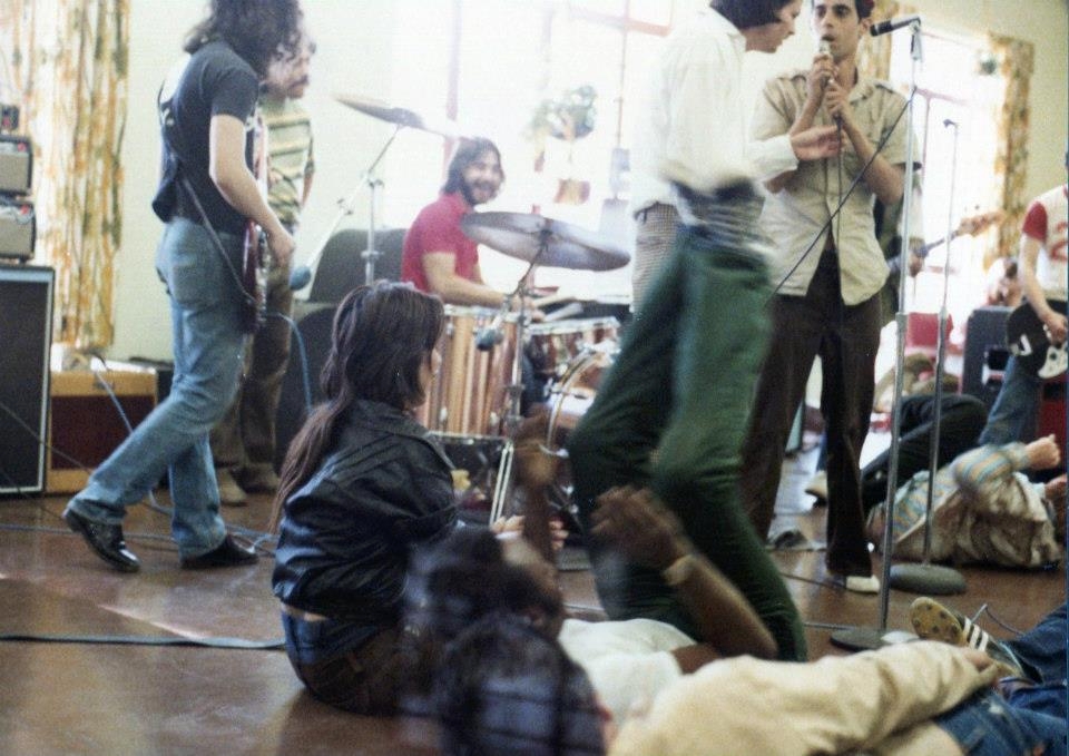 ./Samoans at Camarillo State with Bonze - 486054_10151359388514749_1585995302_n.jpg